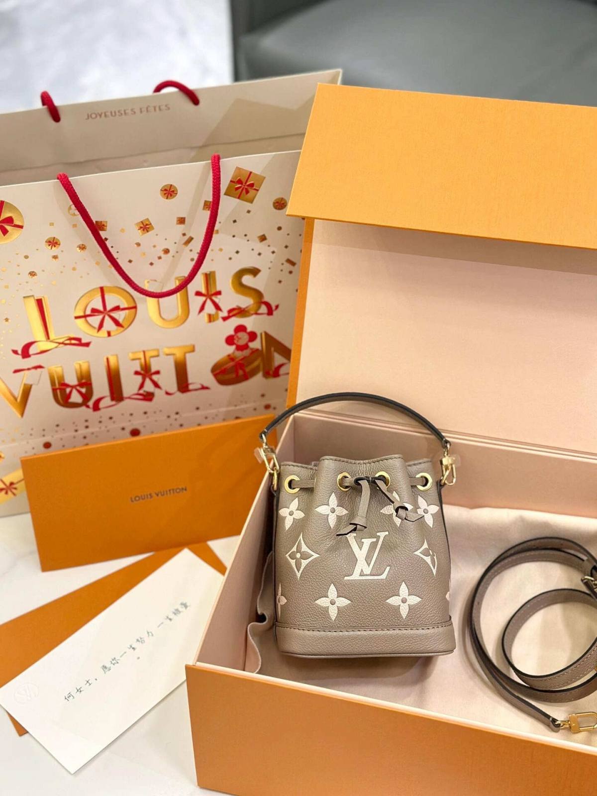 Crafting Luxury: Ellebag’s 1:1 Replica of Louis Vuitton NANO NOÉ M46291 Handbag(2024 Nov Updated))-ʻOi aku ka maikaʻi o ka ʻeke Louis Vuitton ʻeke hoʻopunipuni ma ka hale kūʻai pūnaewele, ʻeke hoʻolālā kope ru