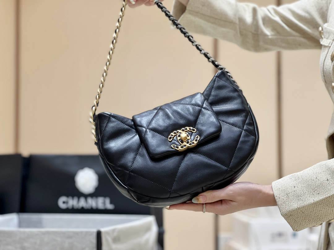 Discovering the Craftsmanship of Ellebag’s Premium Replica: The 19 Hobo Bag in Black Lambskin with Gold Hardware(2024 Nov Updated)-Tulaga sili ona lelei Fake Louis Vuitton Bag Faleoloa i luga ole laiga, Replica designer bag ru