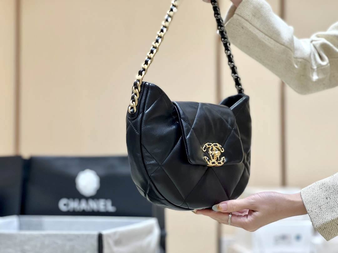 Discovering the Craftsmanship of Ellebag’s Premium Replica: The 19 Hobo Bag in Black Lambskin with Gold Hardware(2024 Nov Updated)-Tulaga sili ona lelei Fake Louis Vuitton Bag Faleoloa i luga ole laiga, Replica designer bag ru