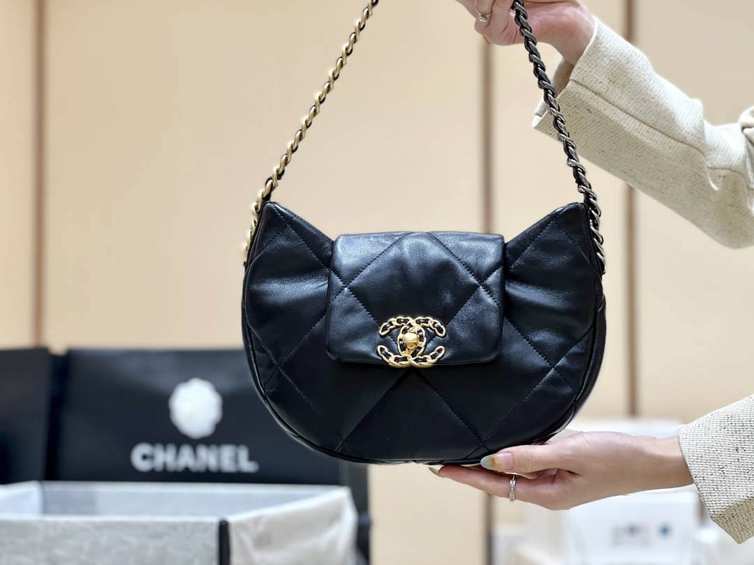 Discovering the Craftsmanship of Ellebag’s Premium Replica: The 19 Hobo Bag in Black Lambskin with Gold Hardware(2024 Nov Updated)-Tulaga sili ona lelei Fake Louis Vuitton Bag Faleoloa i luga ole laiga, Replica designer bag ru