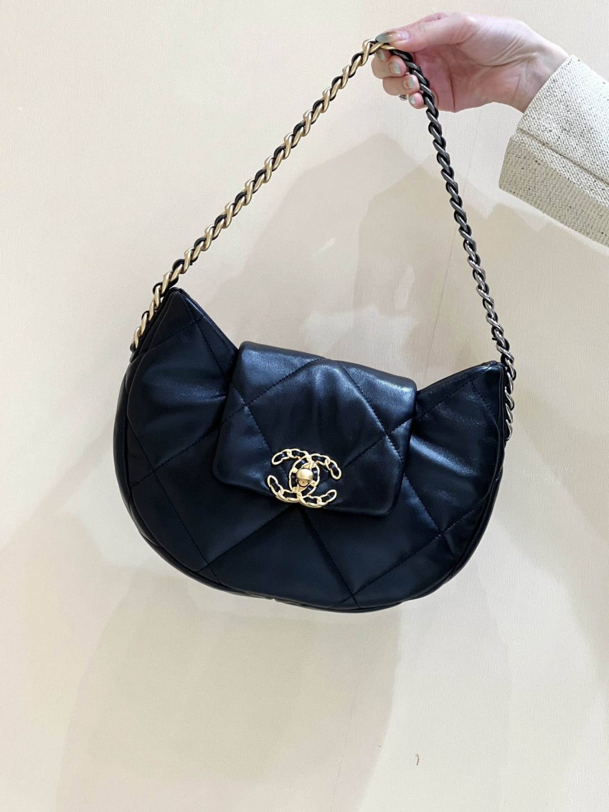 Discovering the Craftsmanship of Ellebag’s Premium Replica: The 19 Hobo Bag in Black Lambskin with Gold Hardware(2024 Nov Updated)-Tulaga sili ona lelei Fake Louis Vuitton Bag Faleoloa i luga ole laiga, Replica designer bag ru