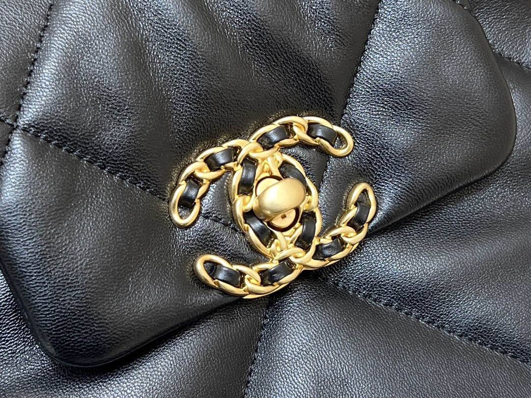 Discovering the Craftsmanship of Ellebag’s Premium Replica: The 19 Hobo Bag in Black Lambskin with Gold Hardware(2024 Nov Updated)-Tulaga sili ona lelei Fake Louis Vuitton Bag Faleoloa i luga ole laiga, Replica designer bag ru