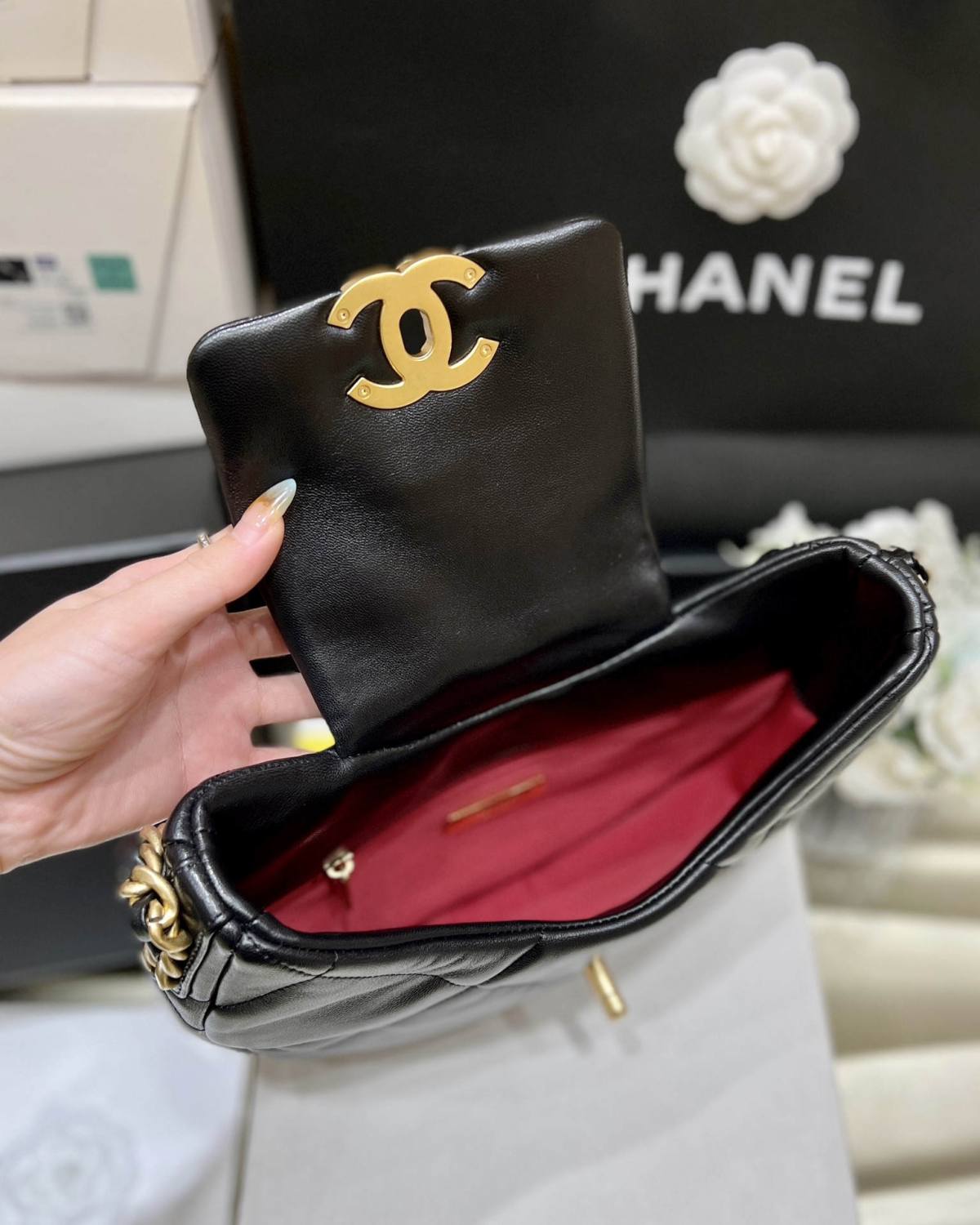 Discovering the Craftsmanship of Ellebag’s Premium Replica: The 19 Hobo Bag in Black Lambskin with Gold Hardware(2024 Nov Updated)-Tulaga sili ona lelei Fake Louis Vuitton Bag Faleoloa i luga ole laiga, Replica designer bag ru