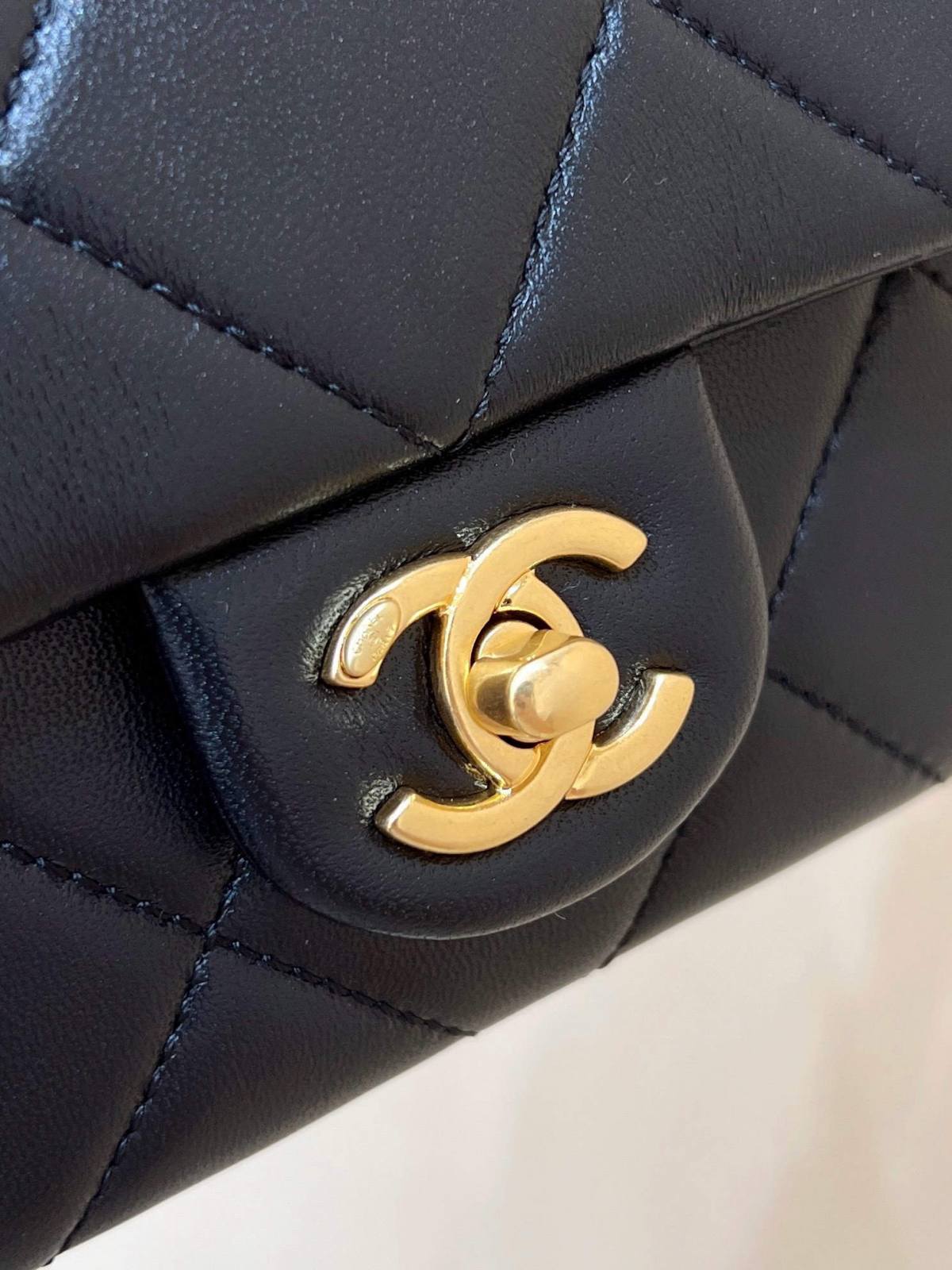 Elegance in Craftsmanship: Ellebag super replica Chanel AS5175 Flap Bag(2024 Nov Updated)-Umgangatho ogqwesileyo woMgangatho weFake weLouis Vuitton kwiVenkile ye-Intanethi, ibhegi yomyili weReplica ru