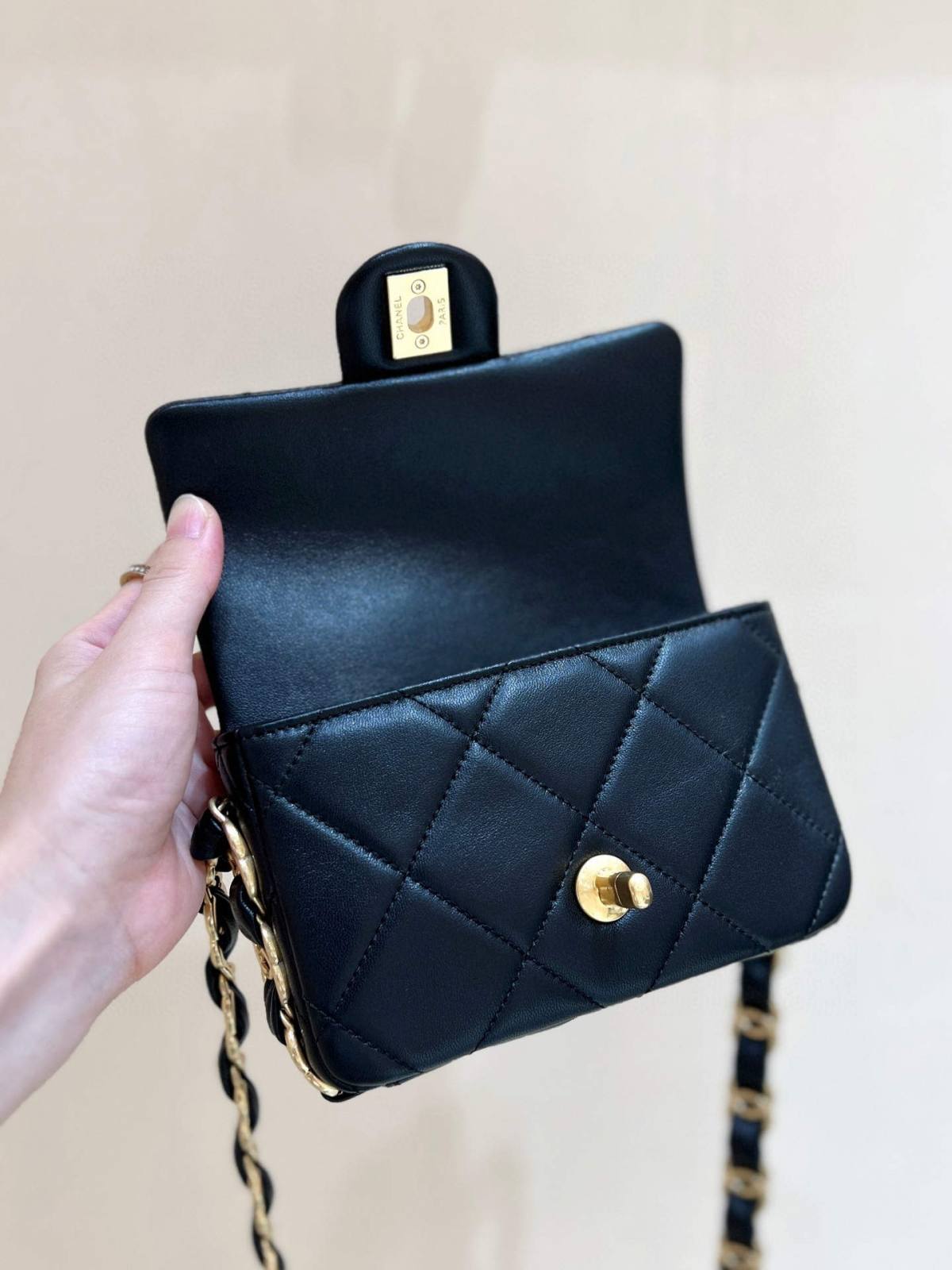 Elegance in Craftsmanship: Ellebag super replica Chanel AS5175 Flap Bag(2024 Nov Updated)-Umgangatho ogqwesileyo woMgangatho weFake weLouis Vuitton kwiVenkile ye-Intanethi, ibhegi yomyili weReplica ru