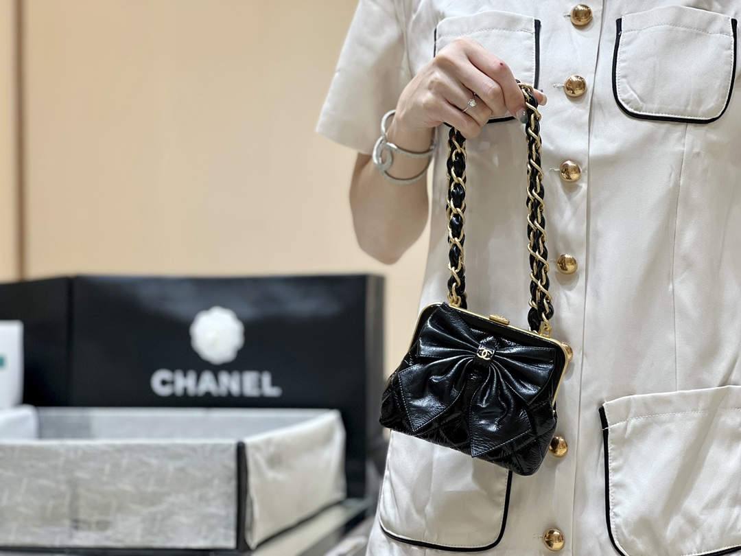 Ellebag best quality real leather replica Chanel Clutch With Chain (AP4028) – Craftsmanship and Features(2024 Nov Updated)-Negozio in linea della borsa falsa di Louis Vuitton di migliore qualità, borsa del progettista della replica ru