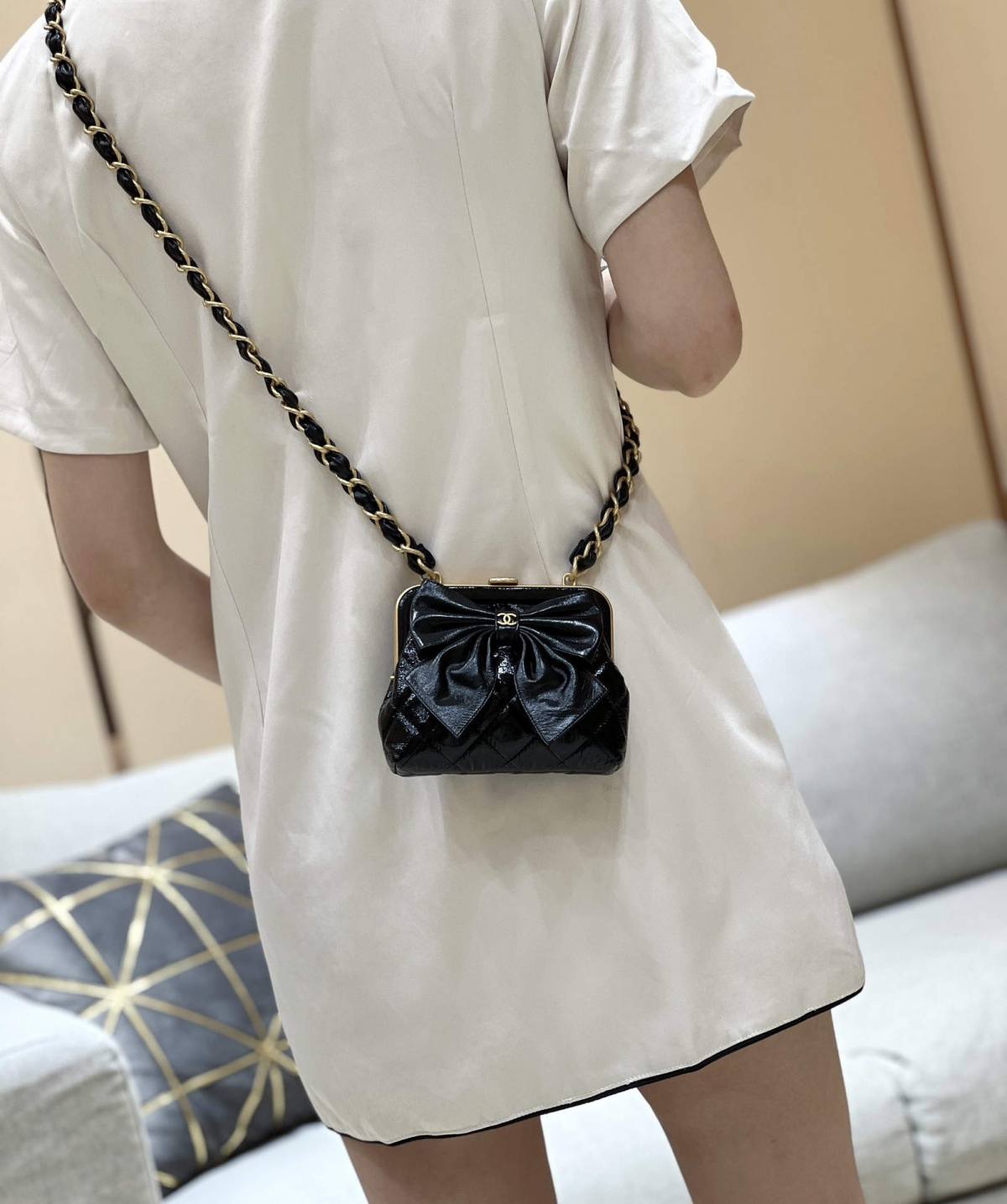 Ellebag best quality real leather replica Chanel Clutch With Chain (AP4028) – Craftsmanship and Features(2024 Nov Updated)-Tayada ugu Fiican ee Louis Vuitton Boorsada Online Store, Bac naqshadeeye nuqul ah