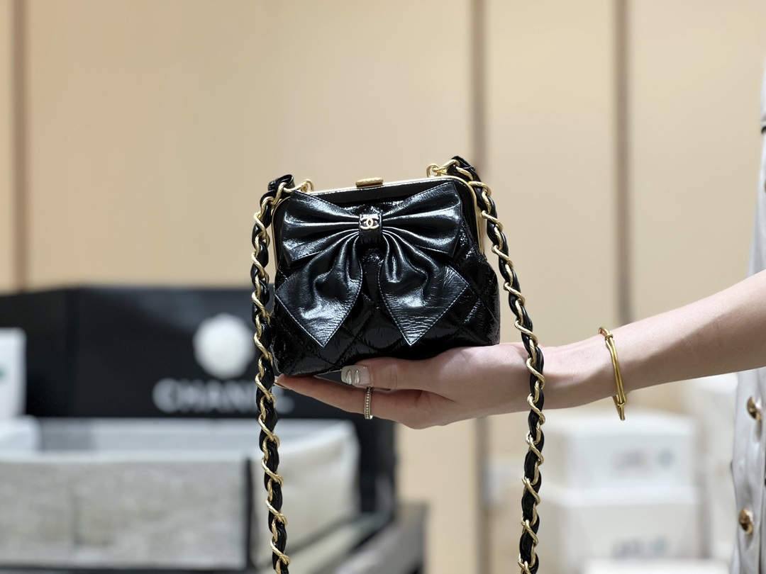 Ellebag best quality real leather replica Chanel Clutch With Chain (AP4028) – Craftsmanship and Features(2024 Nov Updated)-Best Quality Fake Louis Vuitton Bag Online Store, Replica designer bag ru