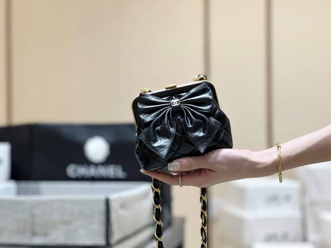 Ellebag best quality real leather replica Chanel Clutch With Chain (AP4028) – Craftsmanship and Features(2024 Nov Updated)-Tayada ugu Fiican ee Louis Vuitton Boorsada Online Store, Bac naqshadeeye nuqul ah