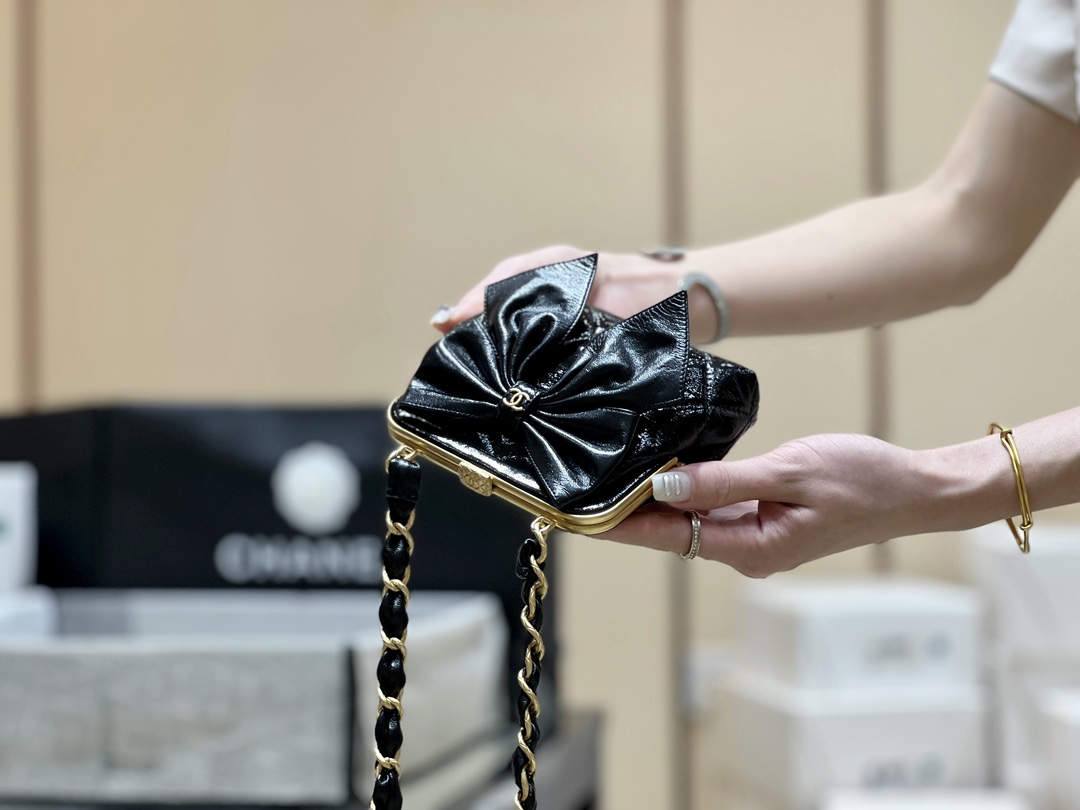 Ellebag best quality real leather replica Chanel Clutch With Chain (AP4028) – Craftsmanship and Features(2024 Nov Updated)-Best Quality Replica designer Bag factory in China