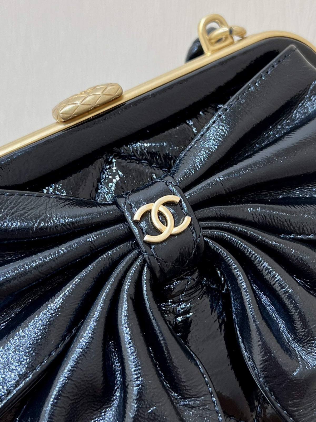 Ellebag best quality real leather replica Chanel Clutch With Chain (AP4028) – Craftsmanship and Features(2024 Nov Updated)-Best Quality Fake Louis Vuitton Bag Online Store, Replica designer bag ru