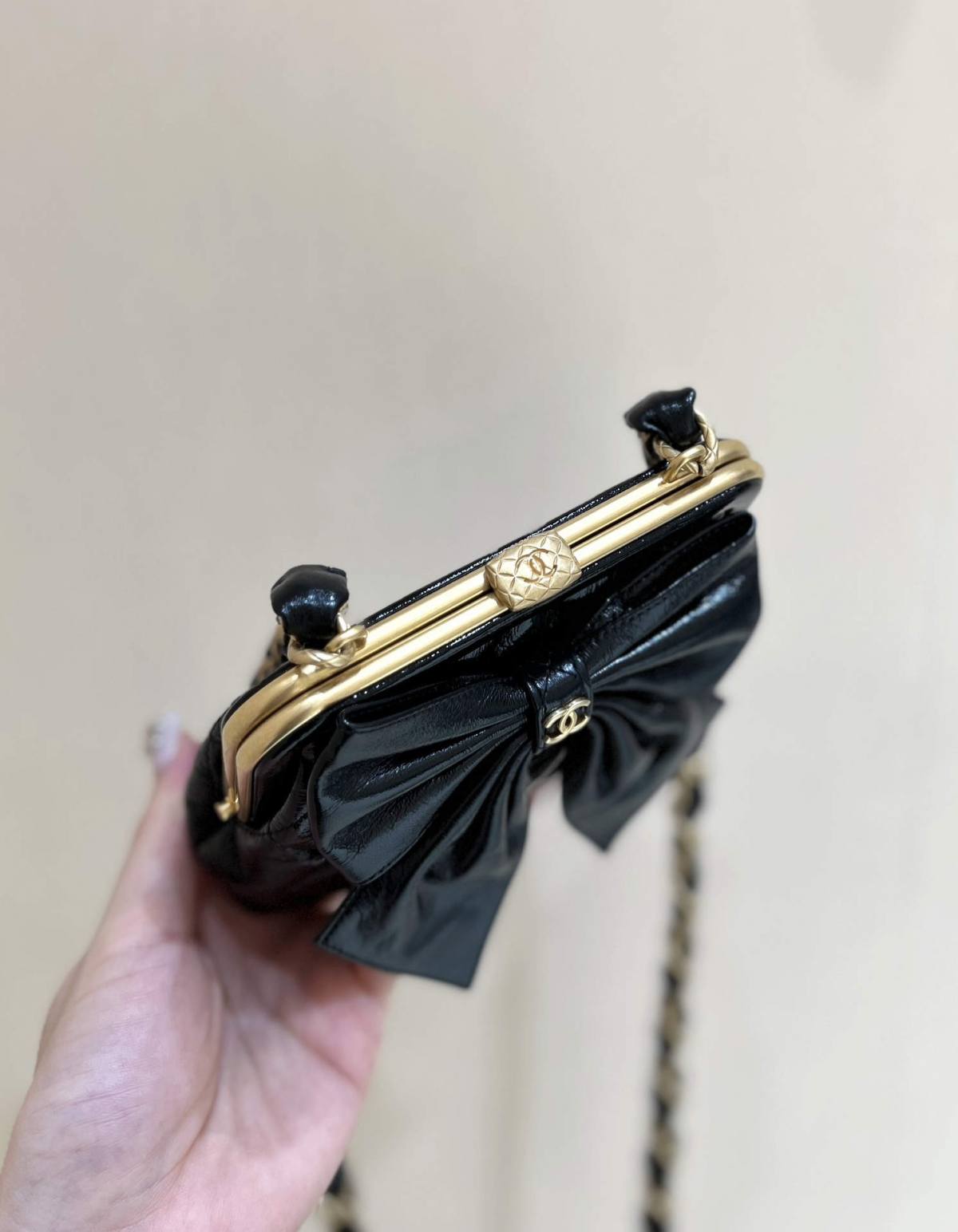 Ellebag best quality real leather replica Chanel Clutch With Chain (AP4028) – Craftsmanship and Features(2024 Nov Updated)-Best Quality Replica designer Bag factory in China