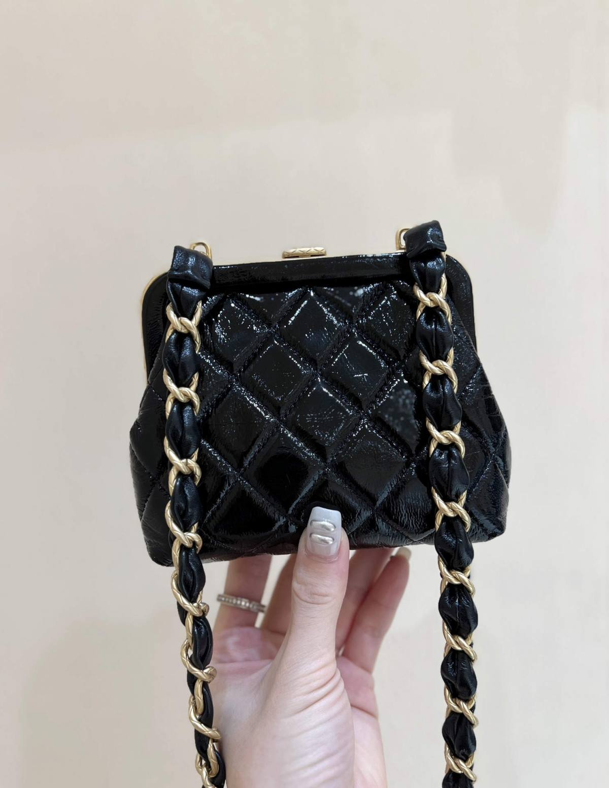 Ellebag best quality real leather replica Chanel Clutch With Chain (AP4028) – Craftsmanship and Features(2024 Nov Updated)-Negoziu in linea di borse Louis Vuitton falsi di migliore qualità, borsa di design di replica ru