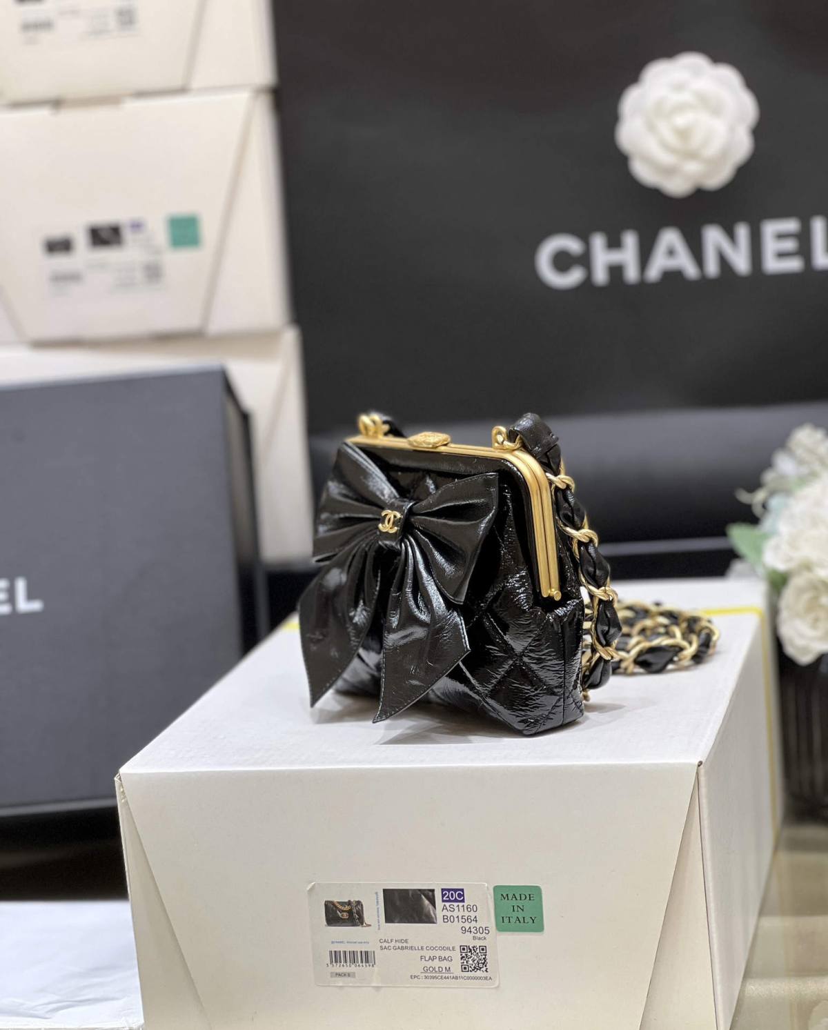 Ellebag best quality real leather replica Chanel Clutch With Chain (AP4028) – Craftsmanship and Features(2024 Nov Updated)-Best Quality Replica designer Bag factory in China