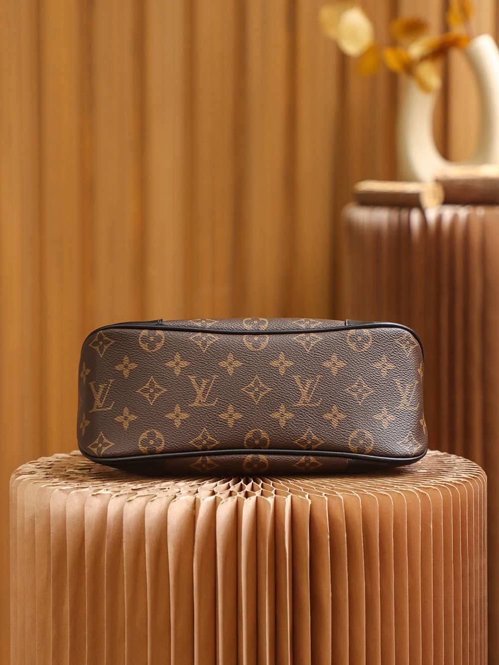 “Ellebag’s 1:1 Replica of Louis Vuitton Boulogne M45832: A Perfect Blend of Retro and Modern Elegance”(2024 Nov Updated)-Best Quality Replica designer Bag factory in China