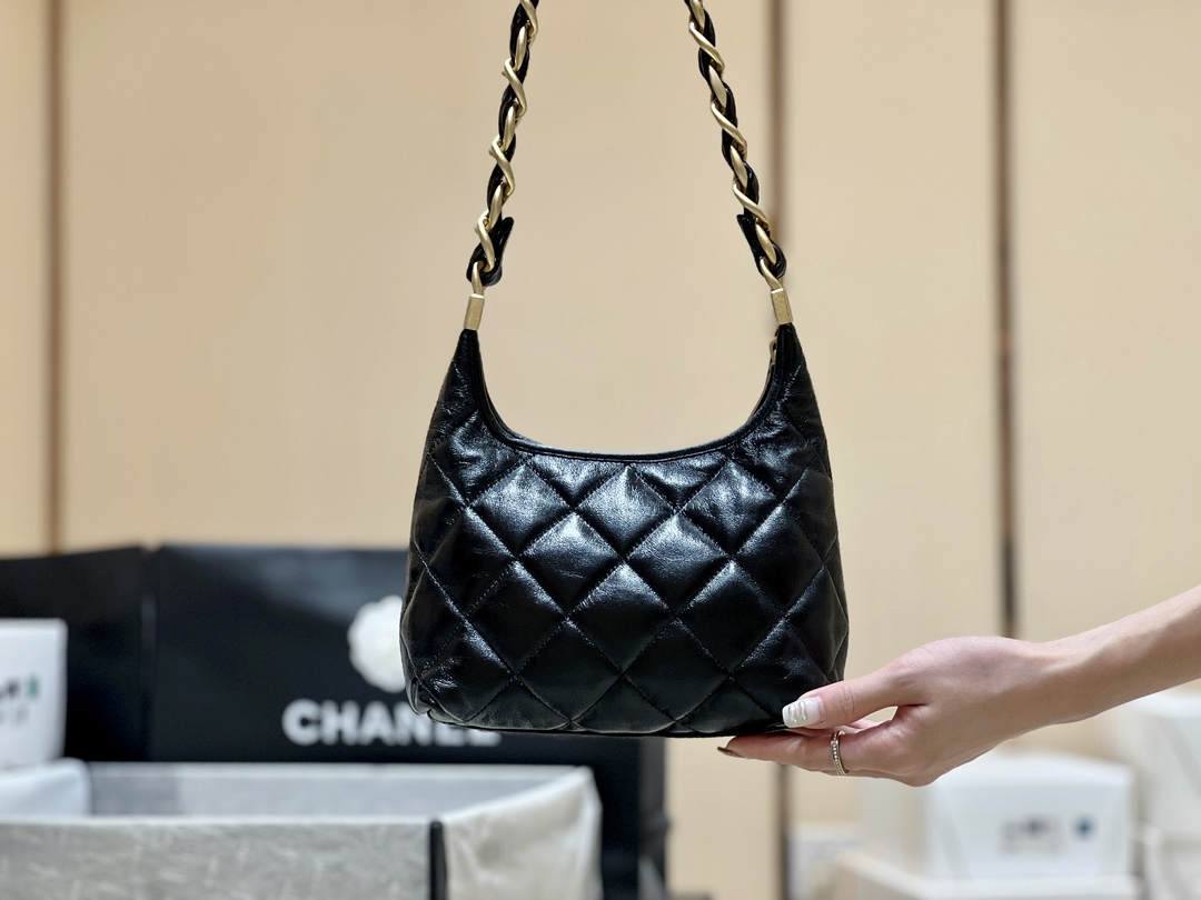 Ellebag real leather replica The Allure of the 2024 Chanel Small Hobo Bag in Shiny Lambskin(2024 Dec Updated)-Інтэрнэт-крама падробленай сумкі Louis Vuitton лепшай якасці, рэплікі дызайнерскай сумкі ru