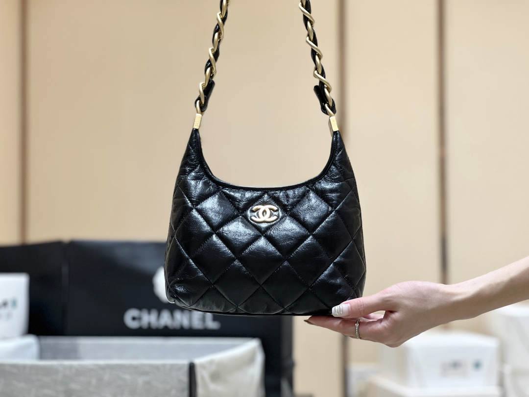 Ellebag real leather replica The Allure of the 2024 Chanel Small Hobo Bag in Shiny Lambskin(2024 Dec Updated)-Інтэрнэт-крама падробленай сумкі Louis Vuitton лепшай якасці, рэплікі дызайнерскай сумкі ru