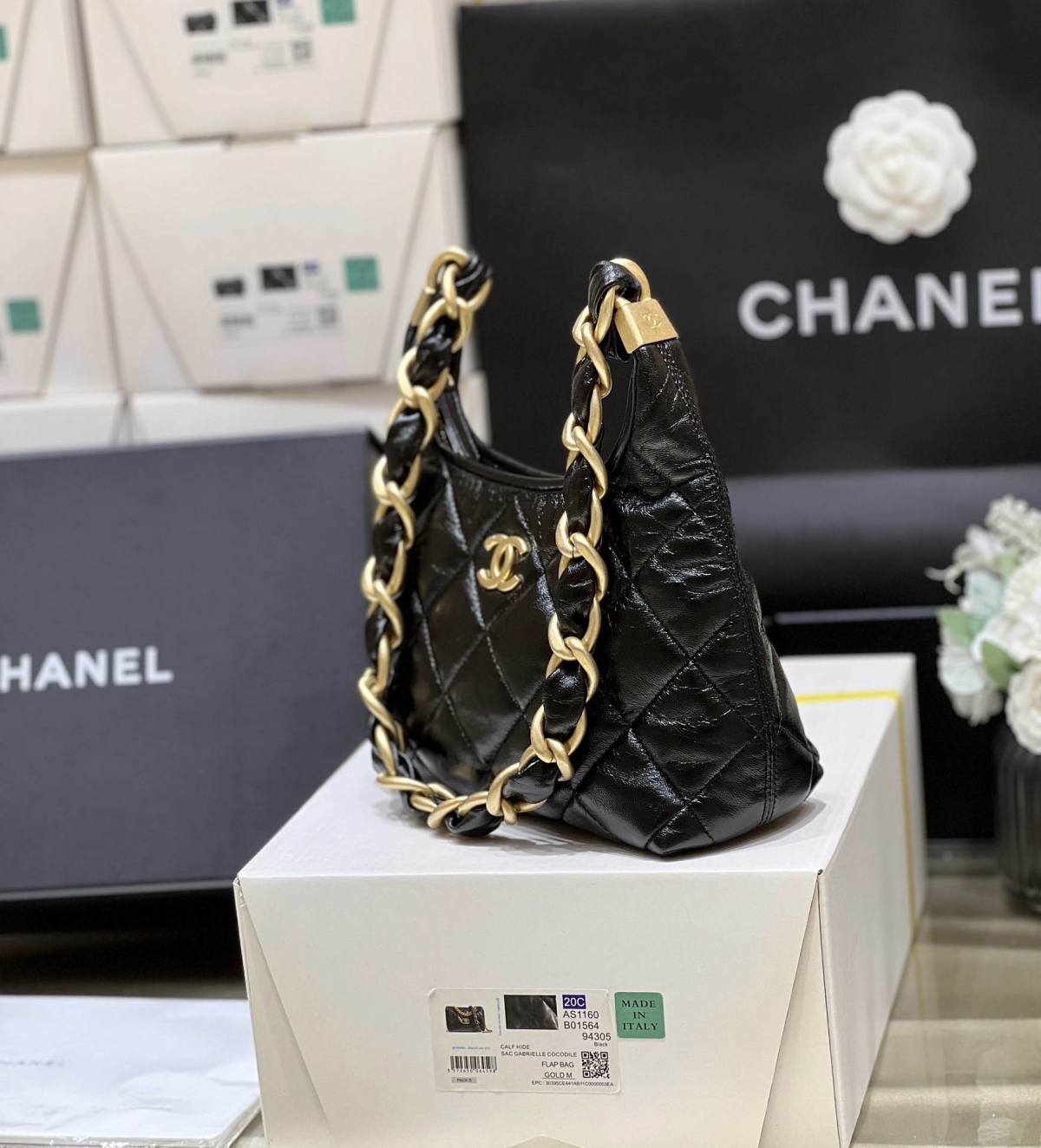 Ellebag real leather replica The Allure of the 2024 Chanel Small Hobo Bag in Shiny Lambskin(2024 Dec Updated)-Інтэрнэт-крама падробленай сумкі Louis Vuitton лепшай якасці, рэплікі дызайнерскай сумкі ru