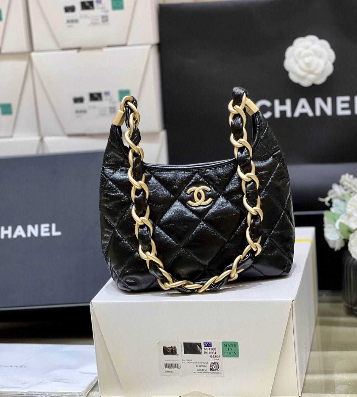 Ellebag real leather replica The Allure of the 2024 Chanel Small Hobo Bag in Shiny Lambskin(2024 Dec Updated)-Інтэрнэт-крама падробленай сумкі Louis Vuitton лепшай якасці, рэплікі дызайнерскай сумкі ru