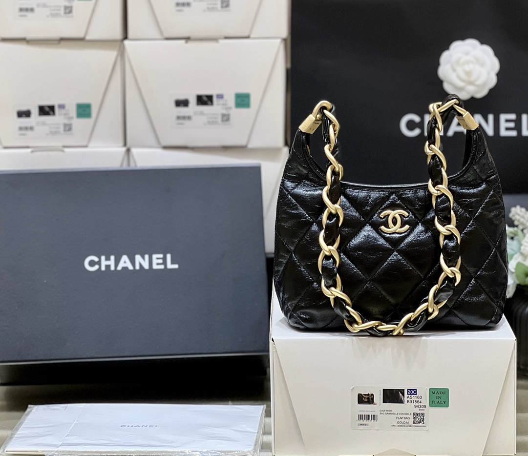 Ellebag real leather replica The Allure of the 2024 Chanel Small Hobo Bag in Shiny Lambskin(2024 Dec Updated)-Інтэрнэт-крама падробленай сумкі Louis Vuitton лепшай якасці, рэплікі дызайнерскай сумкі ru