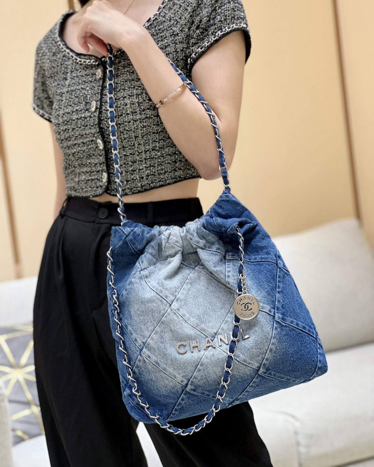 Ellebag super fake CHANEL 22 Small Handbag in Denim: A Modern Masterpiece of Elegance and Craftsmanship(2024 Dec Updated)-En İyi Kalite Sahte Louis Vuitton Çanta Online Mağazası, Çoğaltma tasarımcı çanta ru