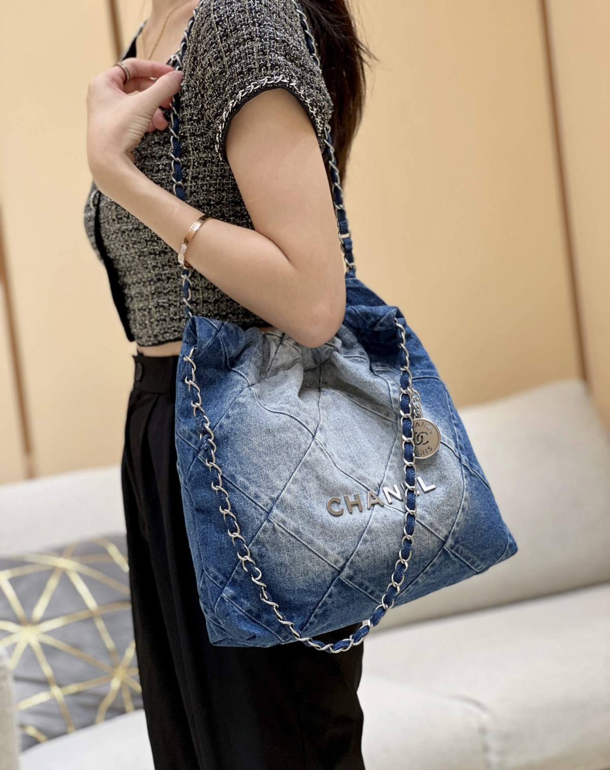 Ellebag super fake CHANEL 22 Small Handbag in Denim: A Modern Masterpiece of Elegance and Craftsmanship(2024 Dec Updated)-En İyi Kalite Sahte Louis Vuitton Çanta Online Mağazası, Çoğaltma tasarımcı çanta ru