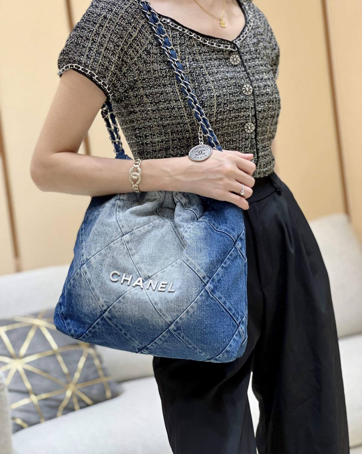 Ellebag super fake CHANEL 22 Small Handbag in Denim: A Modern Masterpiece of Elegance and Craftsmanship(2024 Dec Updated)-Інтэрнэт-крама падробленай сумкі Louis Vuitton лепшай якасці, рэплікі дызайнерскай сумкі ru