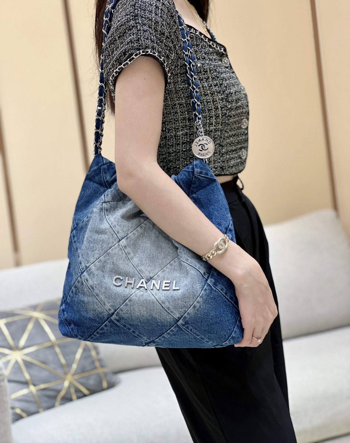 Ellebag super fake CHANEL 22 Small Handbag in Denim: A Modern Masterpiece of Elegance and Craftsmanship(2024 Dec Updated)-Інтэрнэт-крама падробленай сумкі Louis Vuitton лепшай якасці, рэплікі дызайнерскай сумкі ru