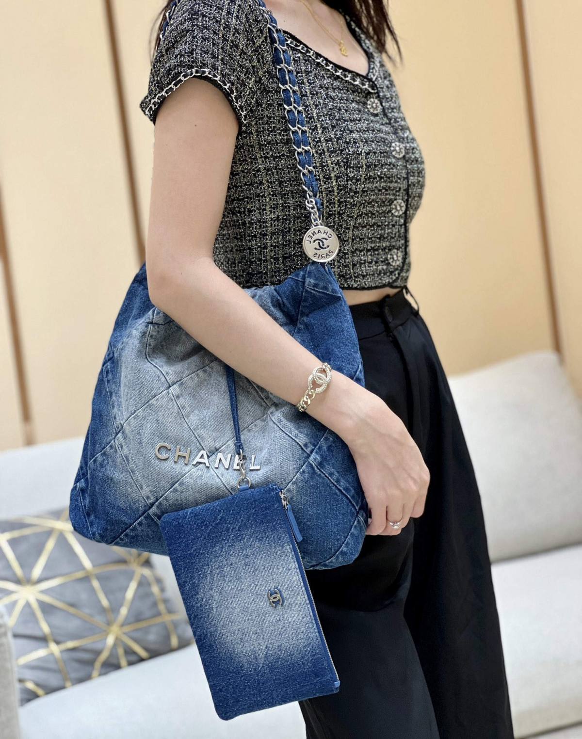 Ellebag super fake CHANEL 22 Small Handbag in Denim: A Modern Masterpiece of Elegance and Craftsmanship(2024 Dec Updated)-Інтэрнэт-крама падробленай сумкі Louis Vuitton лепшай якасці, рэплікі дызайнерскай сумкі ru