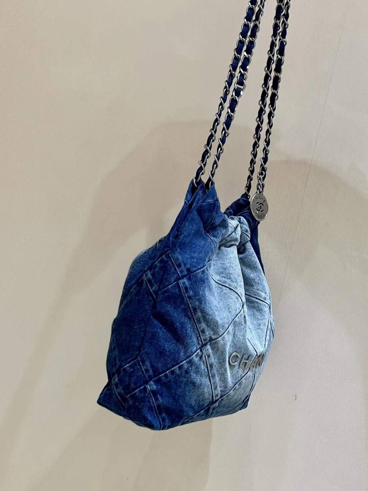 Ellebag super fake CHANEL 22 Small Handbag in Denim: A Modern Masterpiece of Elegance and Craftsmanship(2024 Dec Updated)-Інтэрнэт-крама падробленай сумкі Louis Vuitton лепшай якасці, рэплікі дызайнерскай сумкі ru