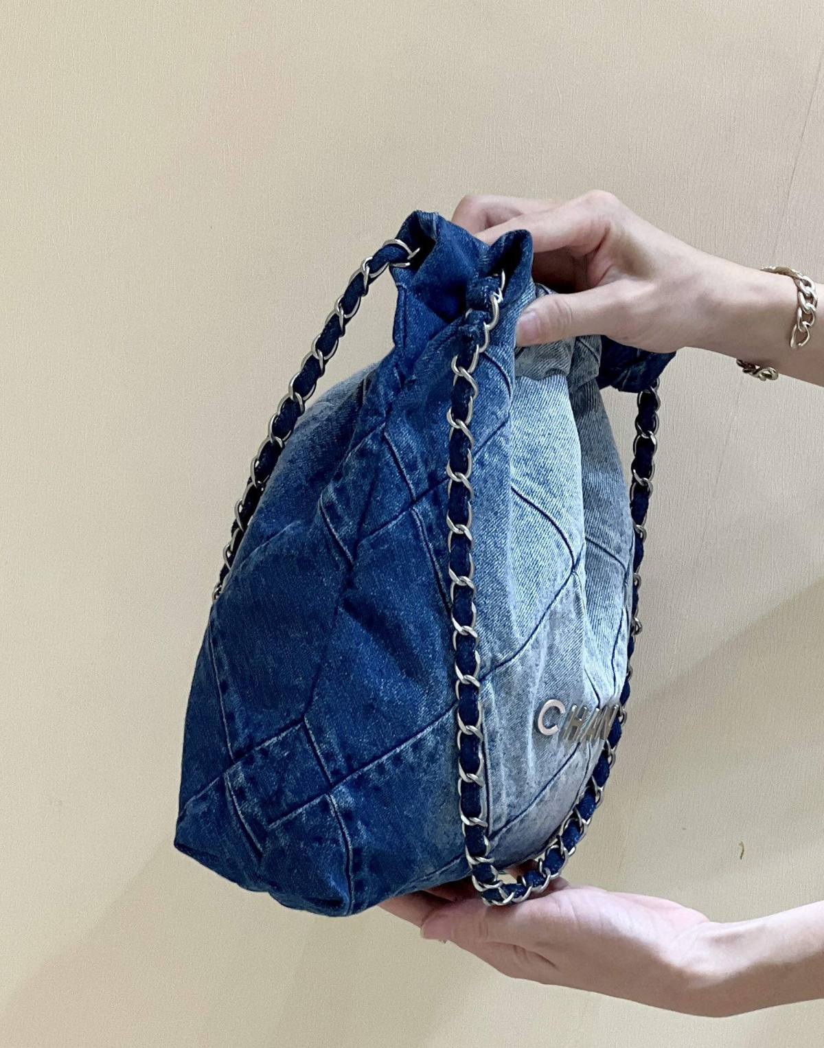 Ellebag super fake CHANEL 22 Small Handbag in Denim: A Modern Masterpiece of Elegance and Craftsmanship(2024 Dec Updated)-Інтэрнэт-крама падробленай сумкі Louis Vuitton лепшай якасці, рэплікі дызайнерскай сумкі ru