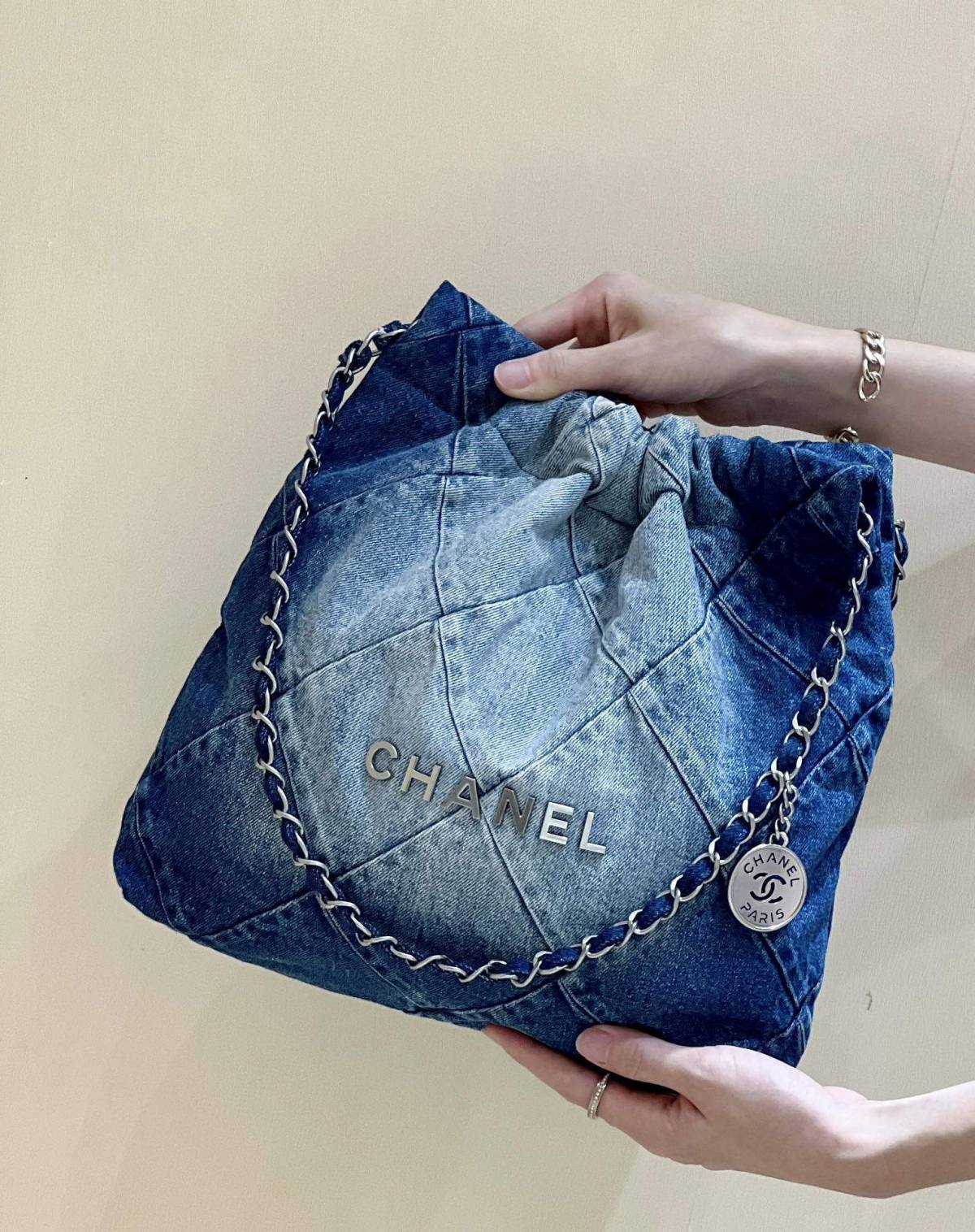 Ellebag super fake CHANEL 22 Small Handbag in Denim: A Modern Masterpiece of Elegance and Craftsmanship(2024 Dec Updated)-En İyi Kalite Sahte Louis Vuitton Çanta Online Mağazası, Çoğaltma tasarımcı çanta ru