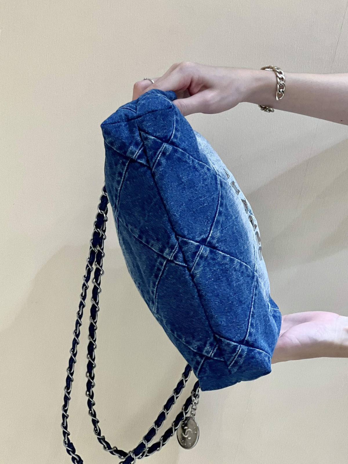 Ellebag super fake CHANEL 22 Small Handbag in Denim: A Modern Masterpiece of Elegance and Craftsmanship(2024 Dec Updated)-En İyi Kalite Sahte Louis Vuitton Çanta Online Mağazası, Çoğaltma tasarımcı çanta ru