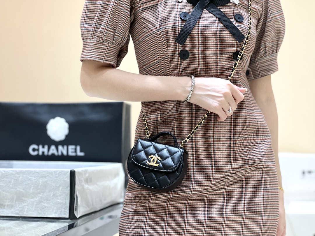 Ellebag super fake Chanel 23A AP3378: A Masterpiece of Craftsmanship in Black Lambskin and Gold Hardware(2024 Dec Updated)-Yakanakisa Hunhu Fake Louis Vuitton Bag Online Store, Replica dhizaini bag ru