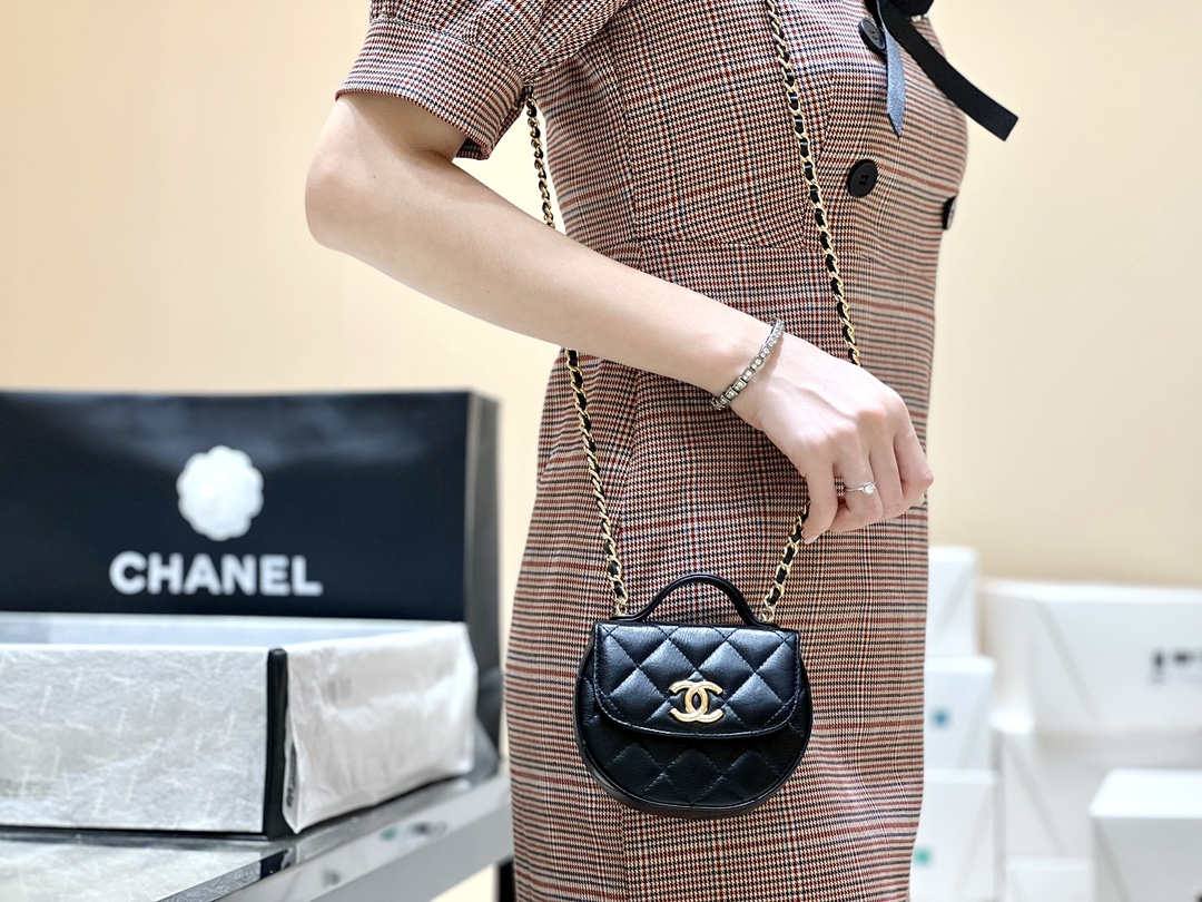 Ellebag super fake Chanel 23A AP3378: A Masterpiece of Craftsmanship in Black Lambskin and Gold Hardware(2024 Dec Updated)-Інтэрнэт-крама падробленай сумкі Louis Vuitton лепшай якасці, рэплікі дызайнерскай сумкі ru