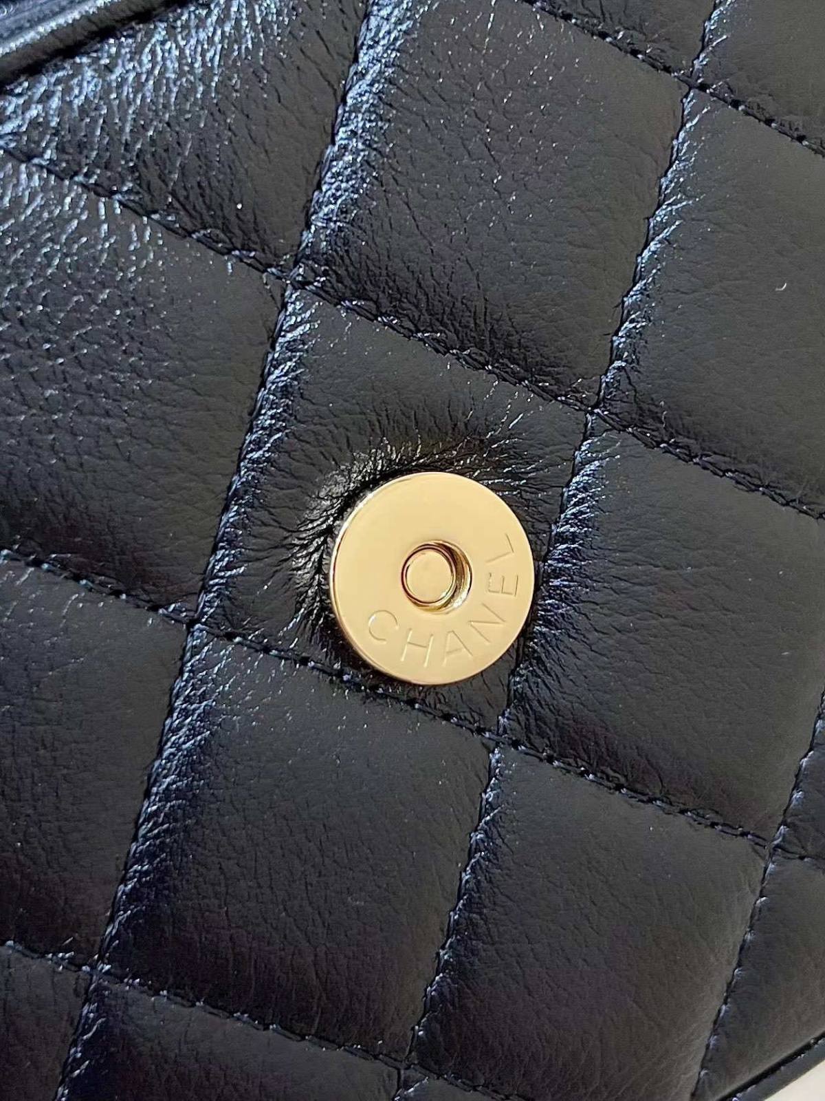 Ellebag super fake Chanel 23A AP3378: A Masterpiece of Craftsmanship in Black Lambskin and Gold Hardware(2024 Dec Updated)-Інтэрнэт-крама падробленай сумкі Louis Vuitton лепшай якасці, рэплікі дызайнерскай сумкі ru