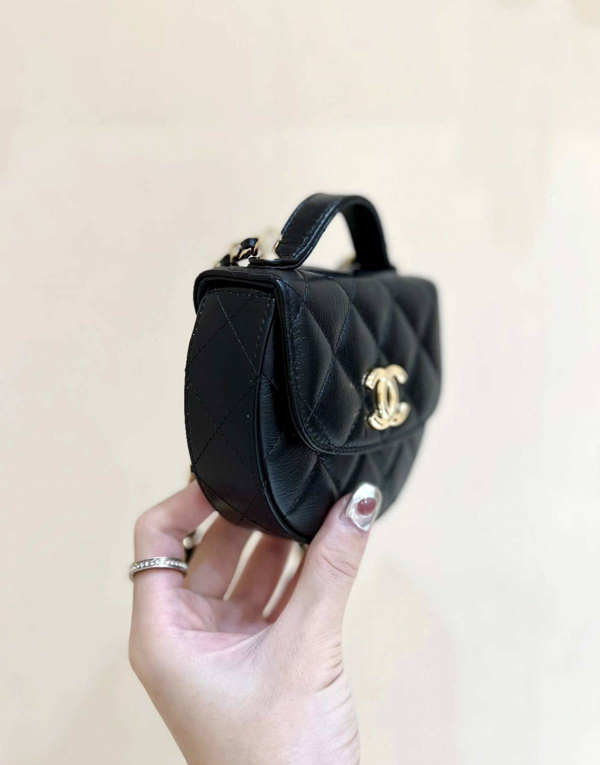 Ellebag super fake Chanel 23A AP3378: A Masterpiece of Craftsmanship in Black Lambskin and Gold Hardware(2024 Dec Updated)-Best Quality Fake Louis Vuitton Bag Online Store, Replica designer bag ru