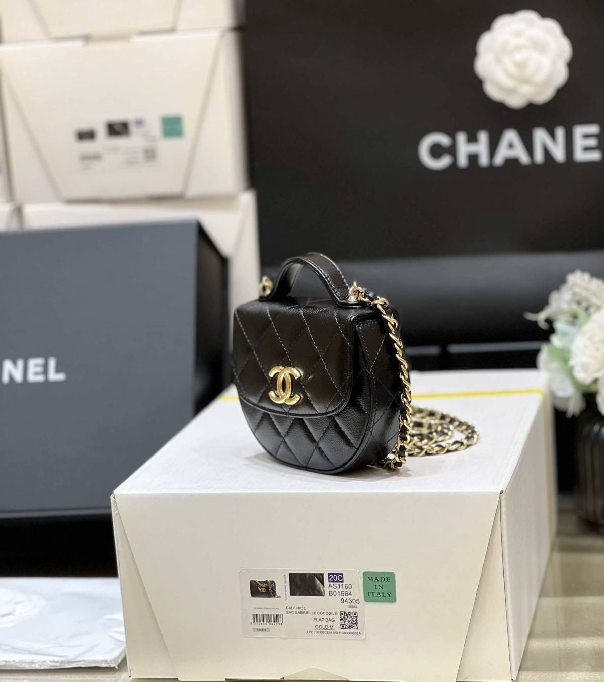 Ellebag super fake Chanel 23A AP3378: A Masterpiece of Craftsmanship in Black Lambskin and Gold Hardware(2024 Dec Updated)-Інтэрнэт-крама падробленай сумкі Louis Vuitton лепшай якасці, рэплікі дызайнерскай сумкі ru