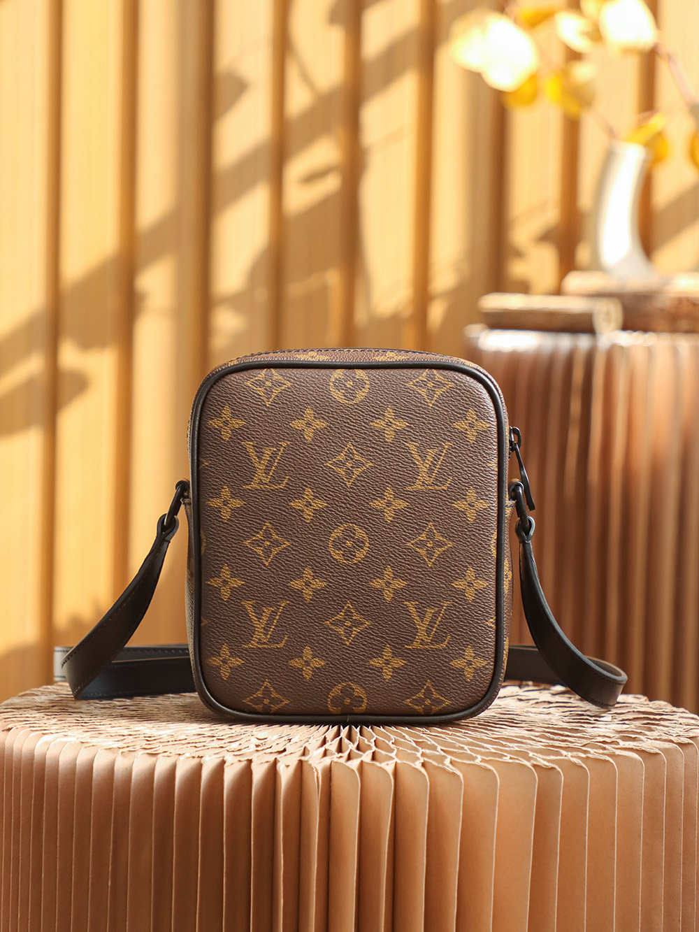 Ellebag’s 1:1 Replica of Louis Vuitton Christopher Camera Bag M69404: A Blend of Vintage Charm and Modern Craftsmanship(2024 Dec Updated)-En İyi Kalite Sahte Louis Vuitton Çanta Online Mağazası, Çoğaltma tasarımcı çanta ru