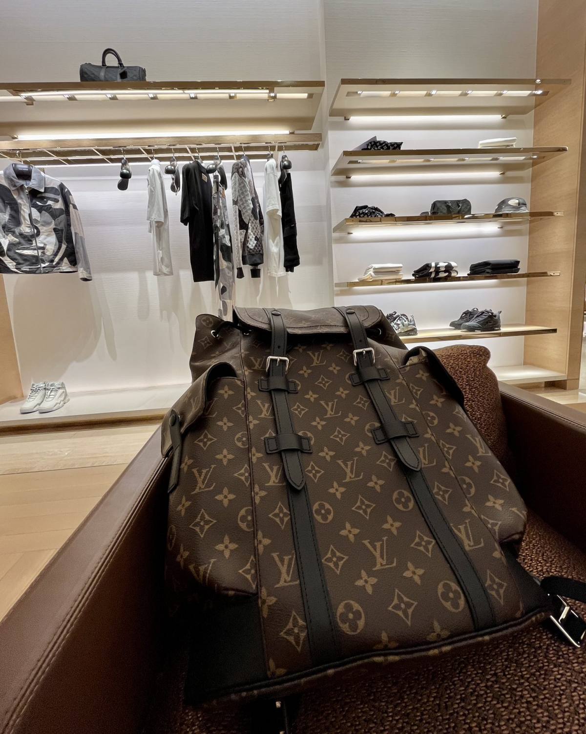 Ellebag’s 1:1 Replica of Louis Vuitton M43735 Christopher Medium Backpack – A Tribute to Rugged Elegance(2024 Dec Updated)-সেরা মানের নকল লুই ভিটন ব্যাগ অনলাইন স্টোর, রেপ্লিকা ডিজাইনার ব্যাগ ru