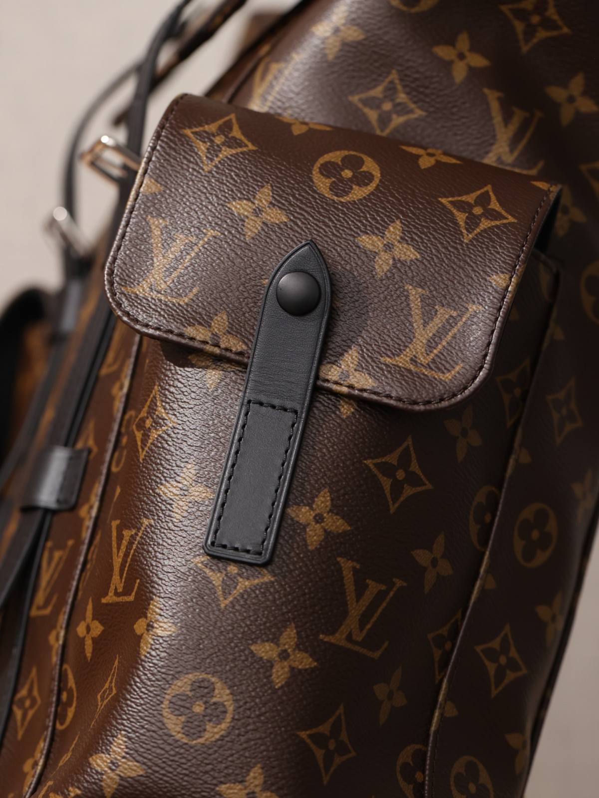 Ellebag’s 1:1 Replica of Louis Vuitton M43735 Christopher Medium Backpack – A Tribute to Rugged Elegance(2024 Dec Updated)-সেরা মানের নকল লুই ভিটন ব্যাগ অনলাইন স্টোর, রেপ্লিকা ডিজাইনার ব্যাগ ru