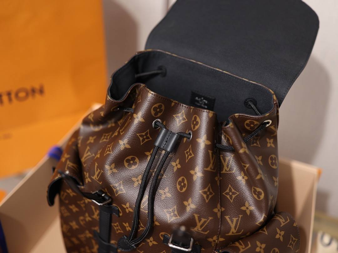 Ellebag’s 1:1 Replica of Louis Vuitton M43735 Christopher Medium Backpack – A Tribute to Rugged Elegance(2024 Dec Updated)-সেরা মানের নকল লুই ভিটন ব্যাগ অনলাইন স্টোর, রেপ্লিকা ডিজাইনার ব্যাগ ru