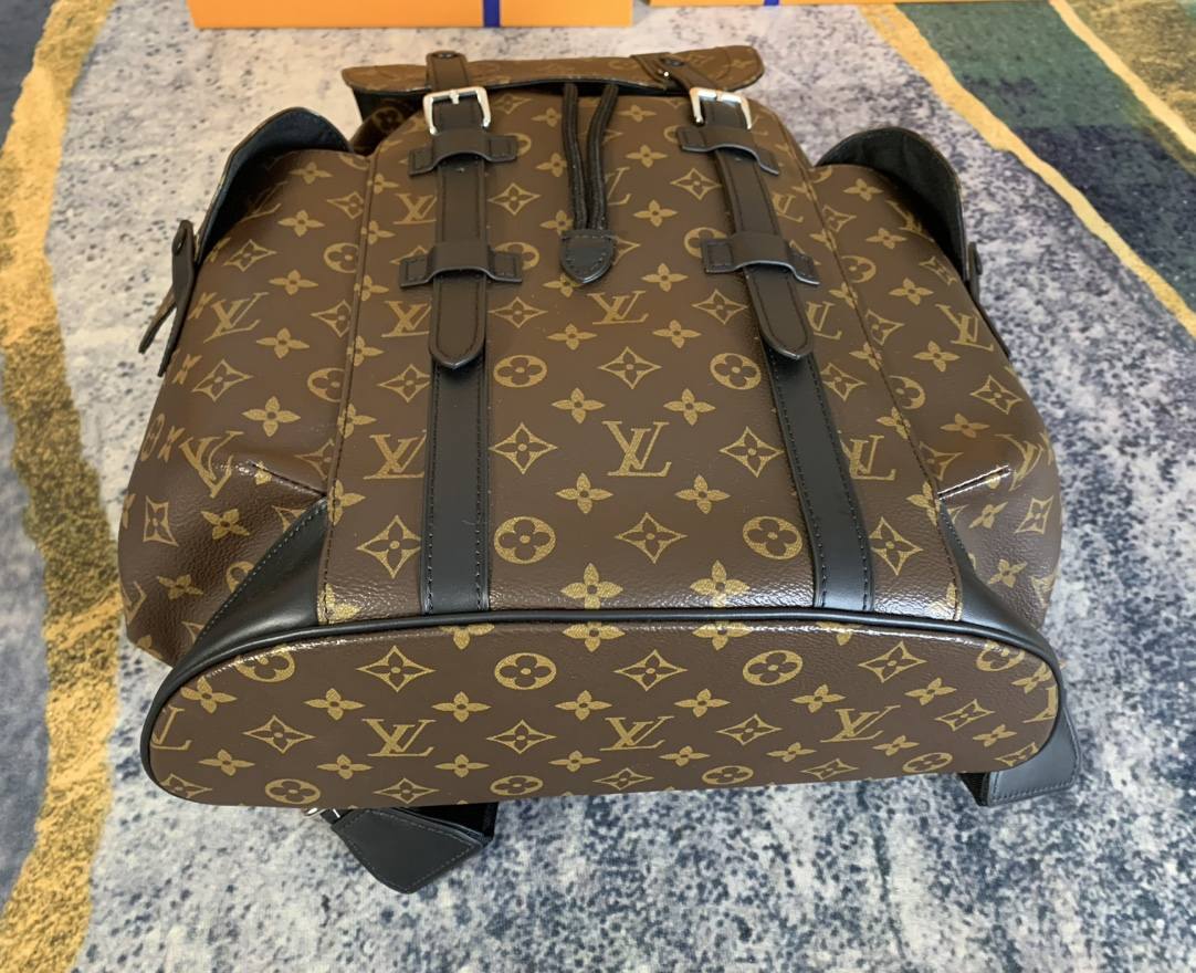 Ellebag’s 1:1 Replica of Louis Vuitton M43735 Christopher Medium Backpack – A Tribute to Rugged Elegance(2024 Dec Updated)-সেরা মানের নকল লুই ভিটন ব্যাগ অনলাইন স্টোর, রেপ্লিকা ডিজাইনার ব্যাগ ru