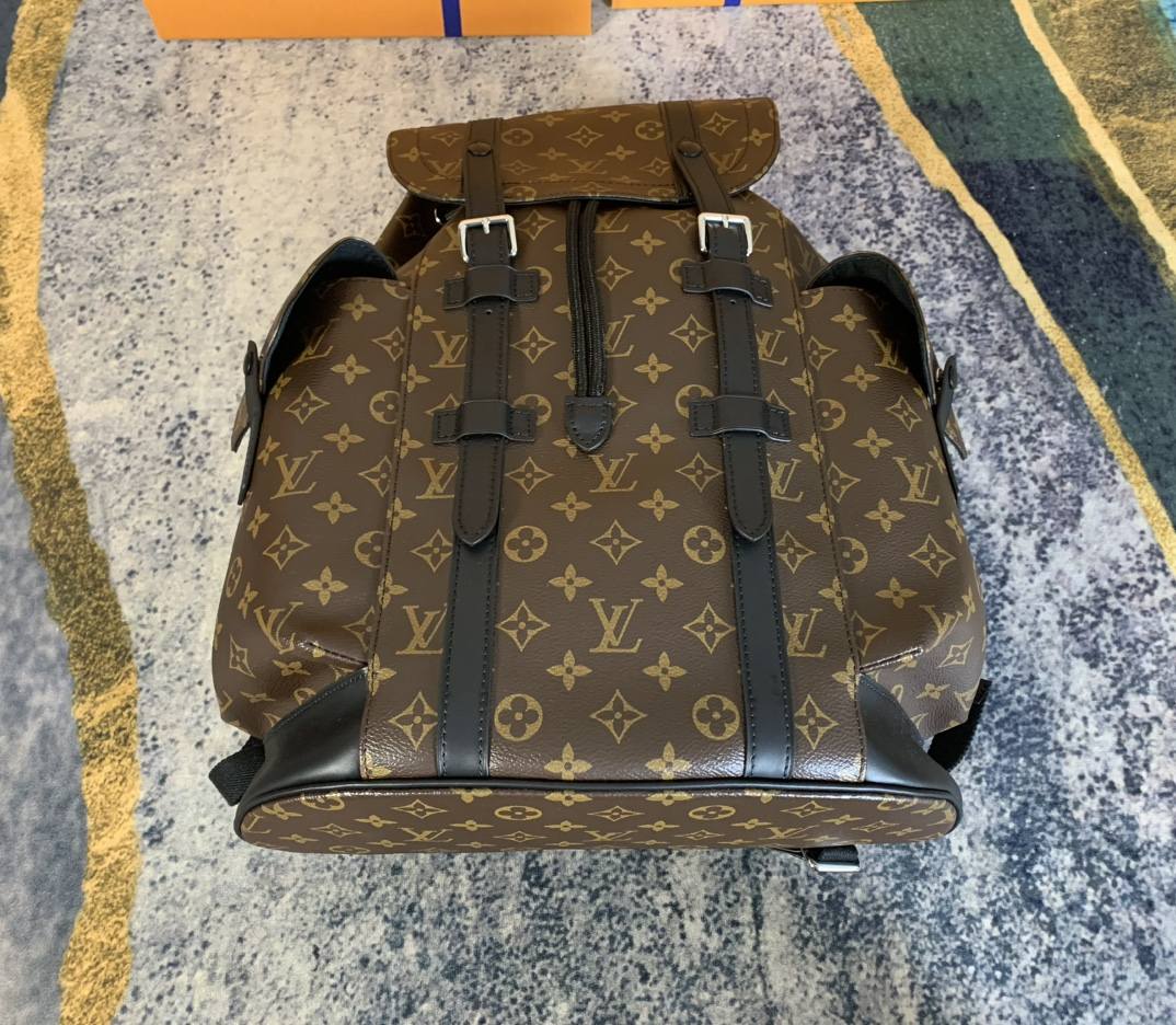 Ellebag’s 1:1 Replica of Louis Vuitton M43735 Christopher Medium Backpack – A Tribute to Rugged Elegance(2024 Dec Updated)-সেরা মানের নকল লুই ভিটন ব্যাগ অনলাইন স্টোর, রেপ্লিকা ডিজাইনার ব্যাগ ru