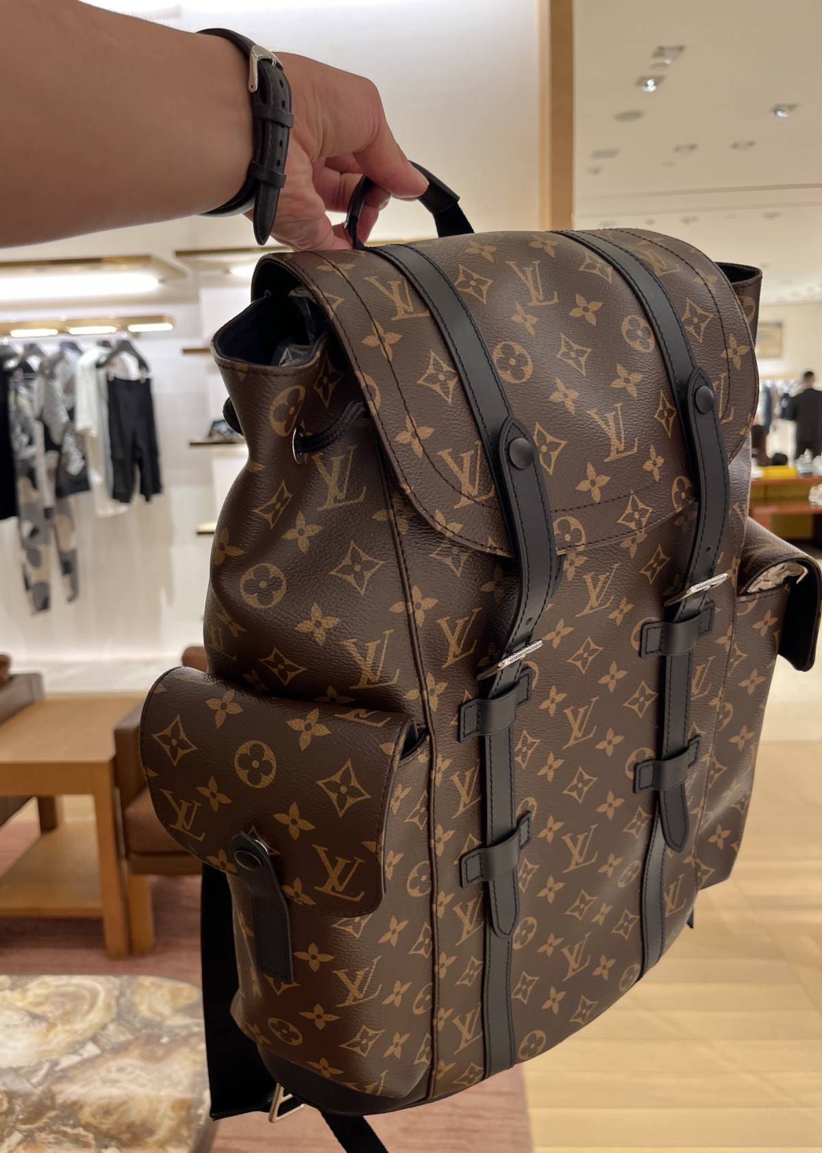 Ellebag’s 1:1 Replica of Louis Vuitton M43735 Christopher Medium Backpack – A Tribute to Rugged Elegance(2024 Dec Updated)-সেরা মানের নকল লুই ভিটন ব্যাগ অনলাইন স্টোর, রেপ্লিকা ডিজাইনার ব্যাগ ru