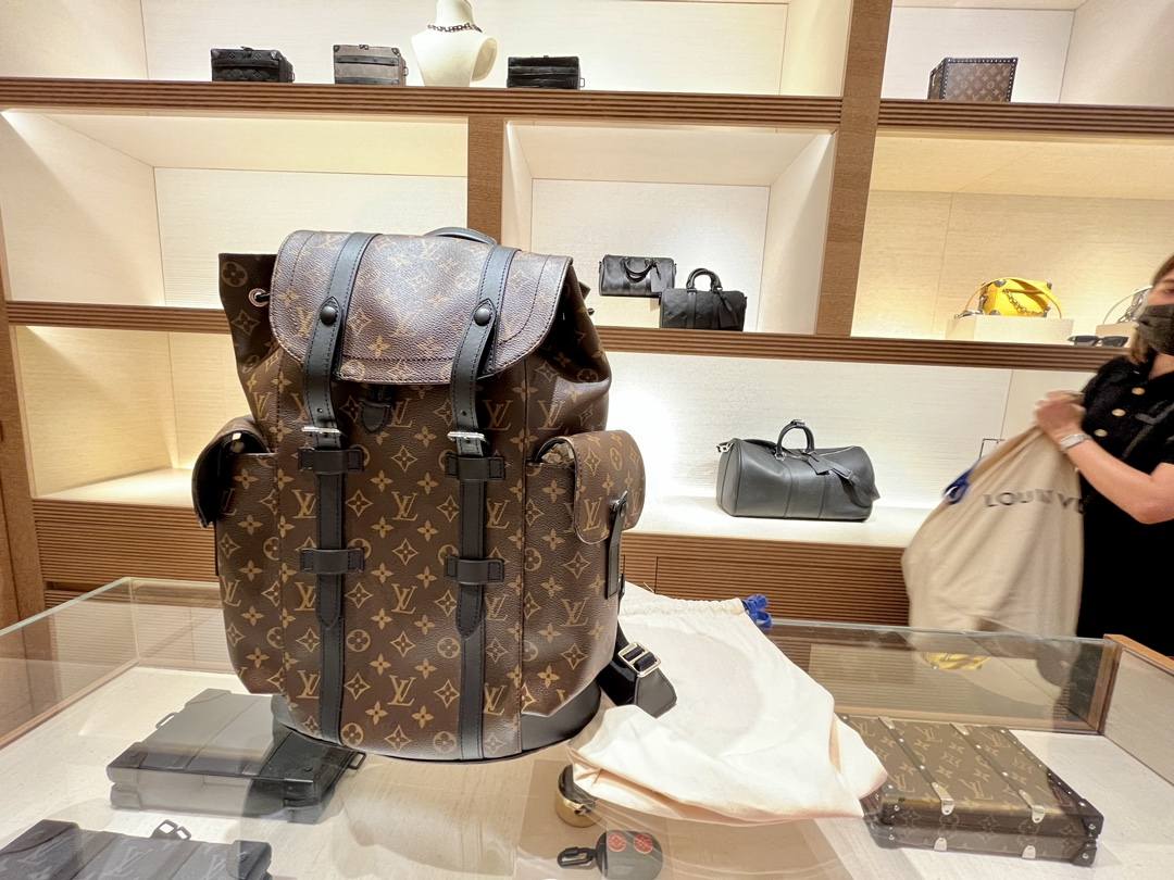 Ellebag’s 1:1 Replica of Louis Vuitton M43735 Christopher Medium Backpack – A Tribute to Rugged Elegance(2024 Dec Updated)-সেরা মানের নকল লুই ভিটন ব্যাগ অনলাইন স্টোর, রেপ্লিকা ডিজাইনার ব্যাগ ru