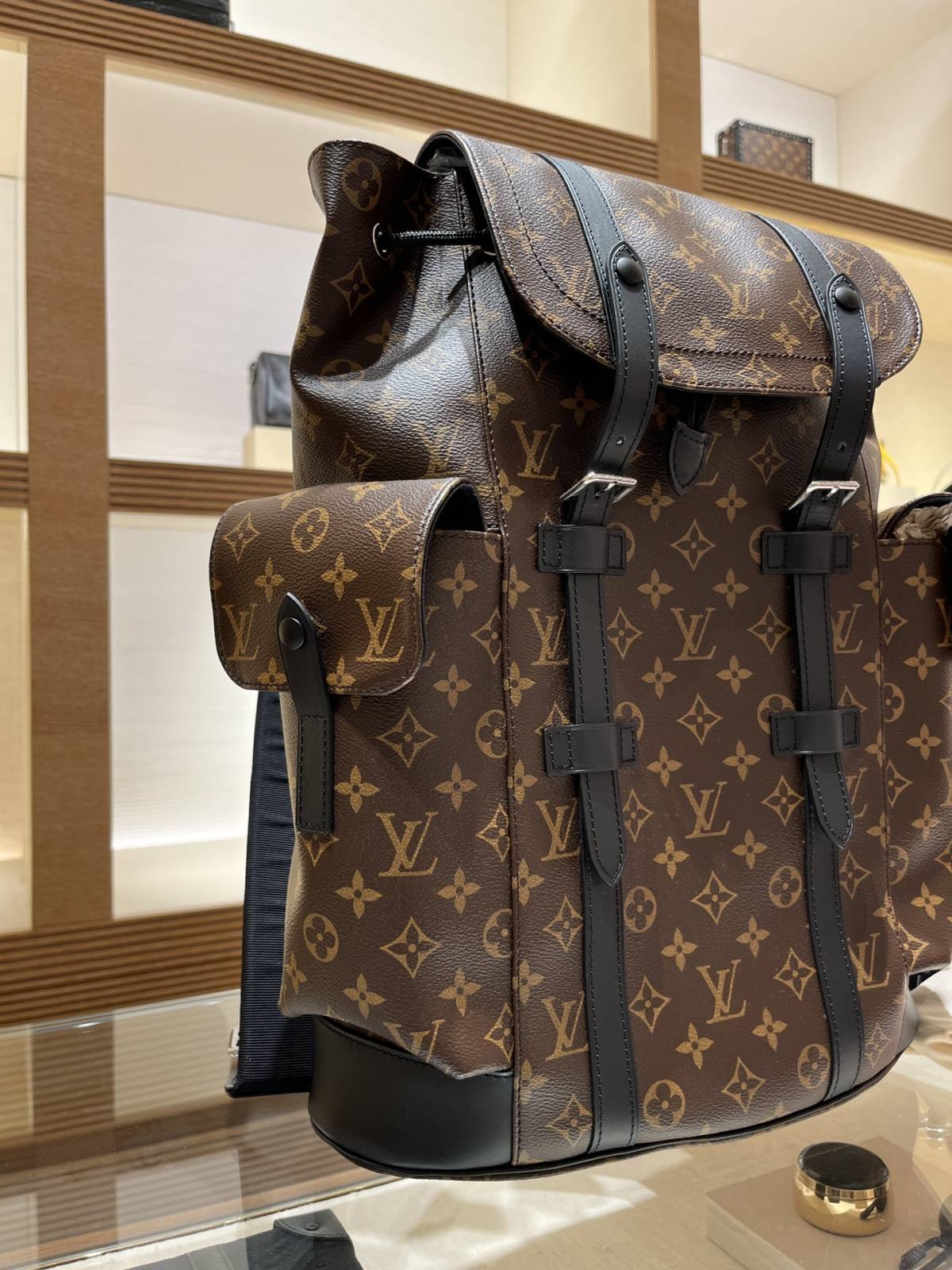 Ellebag’s 1:1 Replica of Louis Vuitton M43735 Christopher Medium Backpack – A Tribute to Rugged Elegance(2024 Dec Updated)-সেরা মানের নকল লুই ভিটন ব্যাগ অনলাইন স্টোর, রেপ্লিকা ডিজাইনার ব্যাগ ru