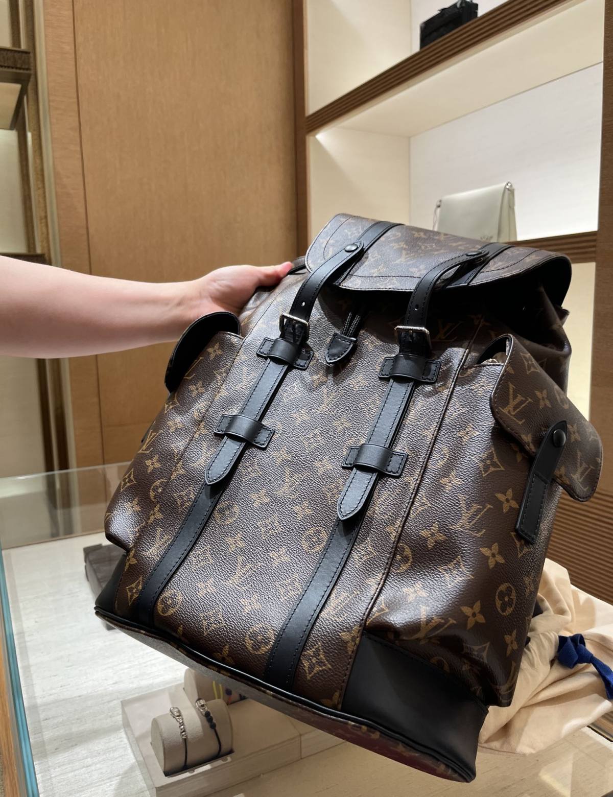 Ellebag’s 1:1 Replica of Louis Vuitton M43735 Christopher Medium Backpack – A Tribute to Rugged Elegance(2024 Dec Updated)-সেরা মানের নকল লুই ভিটন ব্যাগ অনলাইন স্টোর, রেপ্লিকা ডিজাইনার ব্যাগ ru