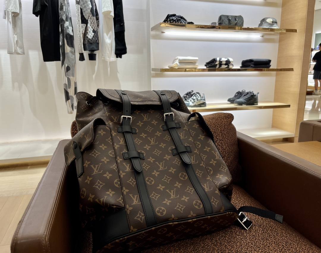 Ellebag’s 1:1 Replica of Louis Vuitton M43735 Christopher Medium Backpack – A Tribute to Rugged Elegance(2024 Dec Updated)-সেরা মানের নকল লুই ভিটন ব্যাগ অনলাইন স্টোর, রেপ্লিকা ডিজাইনার ব্যাগ ru