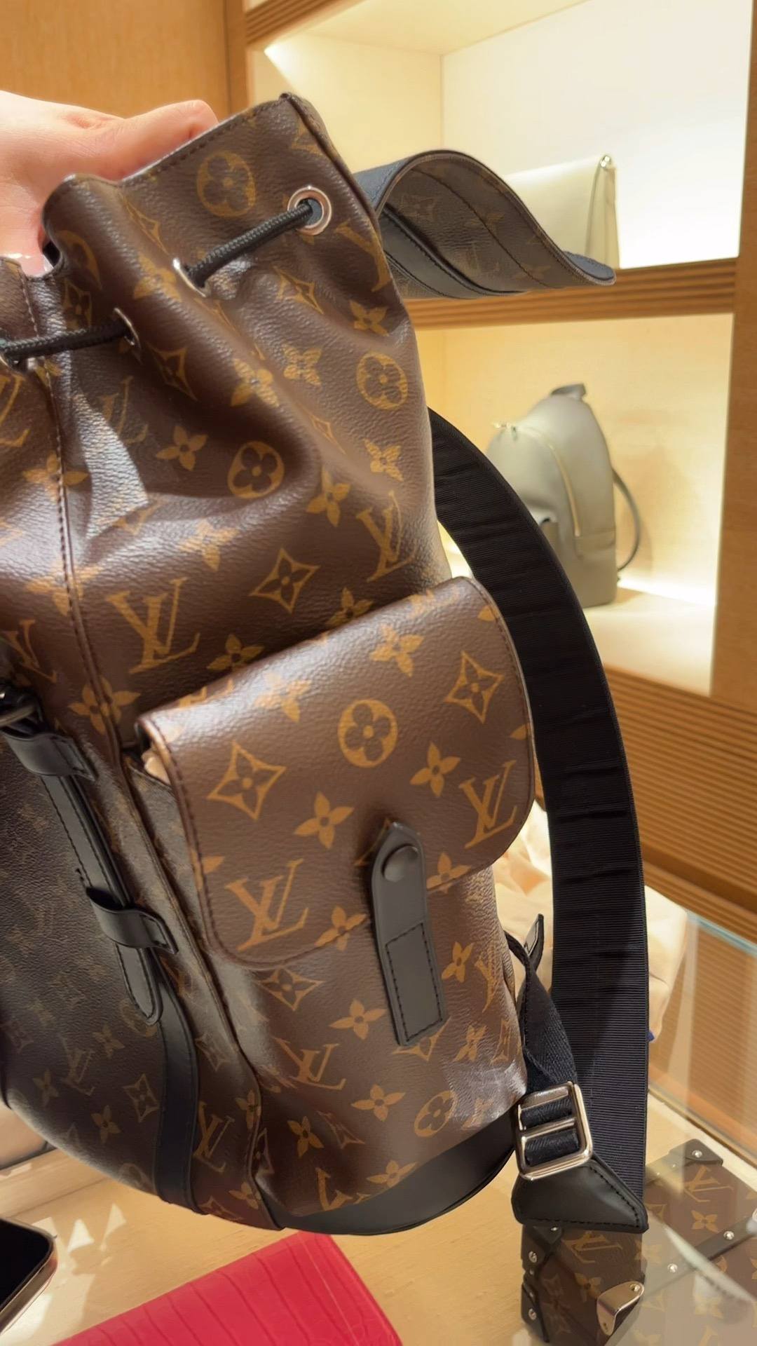 Ellebag’s 1:1 Replica of Louis Vuitton M43735 Christopher Medium Backpack – A Tribute to Rugged Elegance(2024 Dec Updated)-সেরা মানের নকল লুই ভিটন ব্যাগ অনলাইন স্টোর, রেপ্লিকা ডিজাইনার ব্যাগ ru